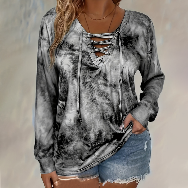 Damtopp med tie-dye-tryck, snörning och V-ringning