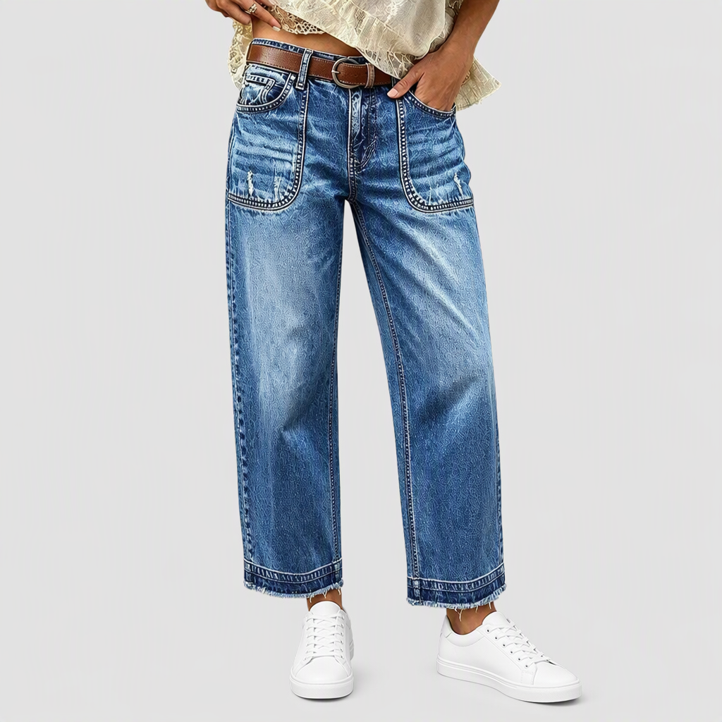 Dammiga stretchiga raka jeans i vintage-stil för kvinnor med slitna fickor och sliten fåll